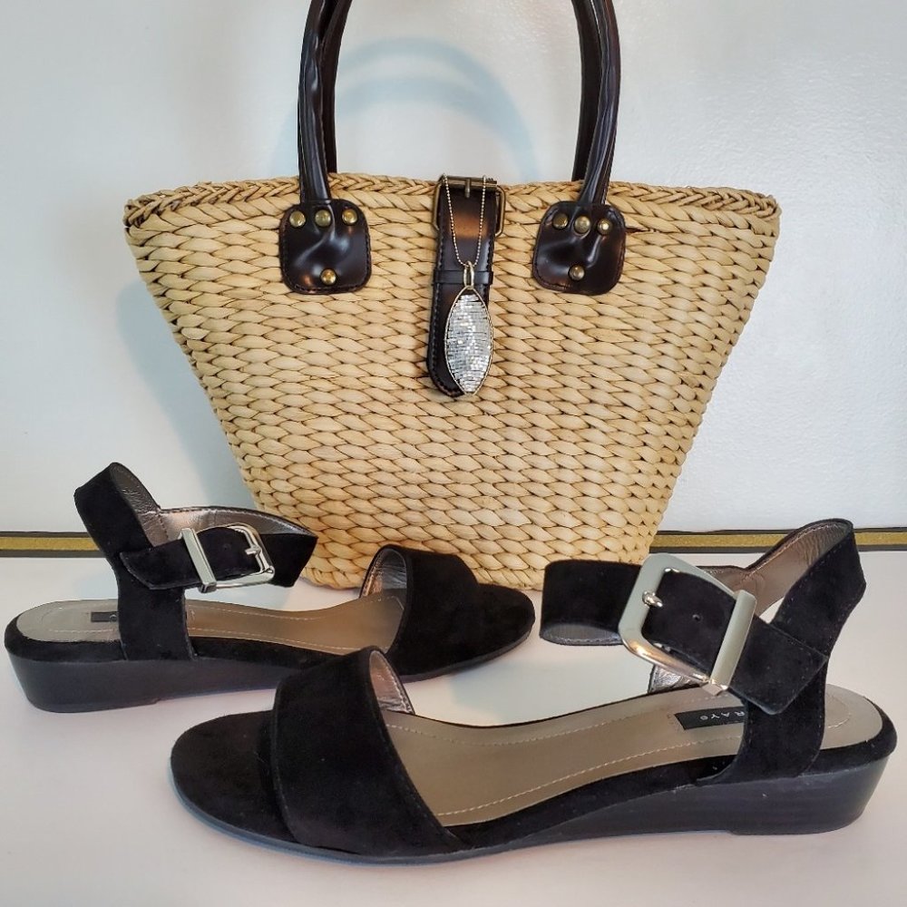 Array Black Leather Suede Open Toe Classic Vacation Summer Sandals Size 8M